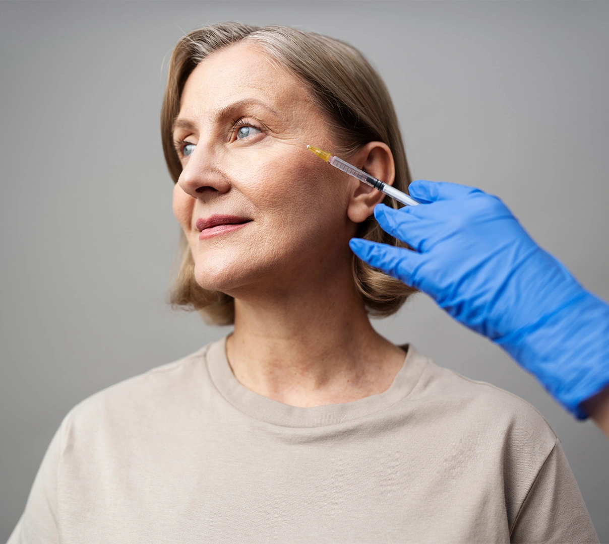woman-with-hyaluronic-acid-injection-medium-shot-01